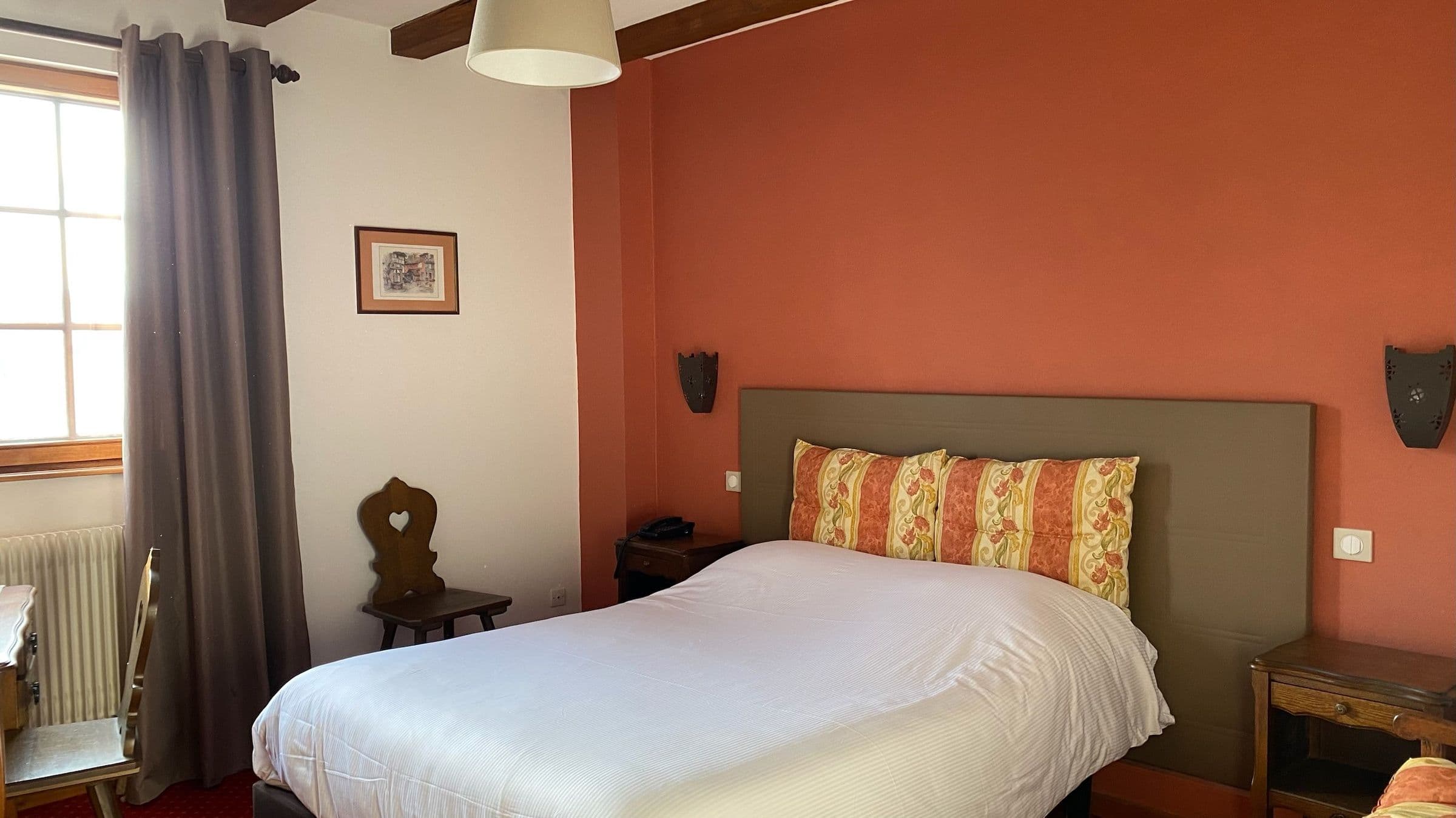 Chambre double avec accent bleu traditionnel